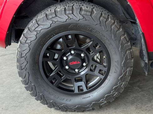 Used 2020 Toyota 4Runner TRD Off-Road Premium w/ Moonroof Package AWD/4WD image 38