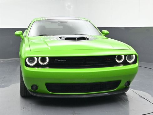 Used 2017 Dodge Challenger R/T image 2