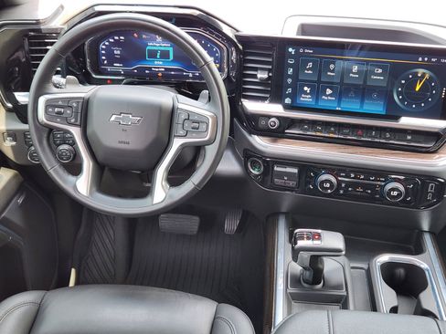 Used 2024 Chevrolet Silverado 1500 LT Trail Boss w/ LT Trail Boss Premium Package AWD/4WD image 9