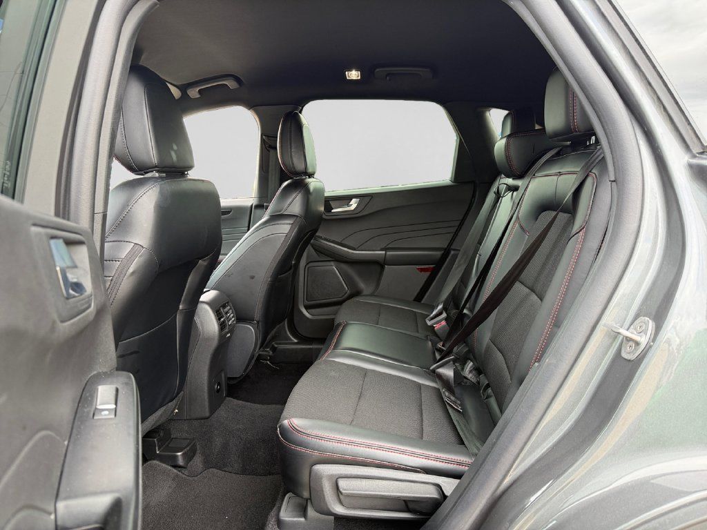 Used 2025 Ford Escape ST-Line Select AWD/4WD image 37
