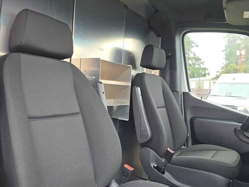 Used 2025 Mercedes-Benz Sprinter 2500 image 13