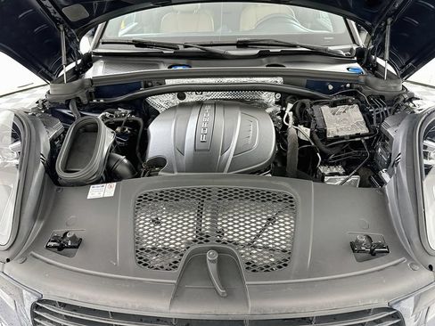 Used 2020 Porsche Macan AWD/4WD image 31