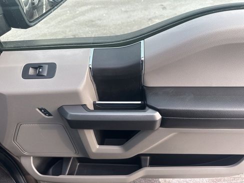 Used 2017 Ford F150 XLT image 8