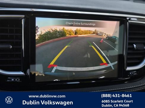 Used 2024 Chrysler Pacifica Select image 17