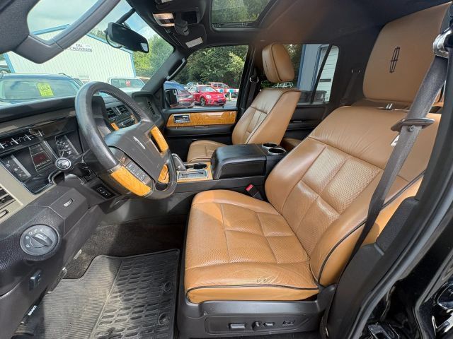Used 2013 Lincoln Navigator 4WD image 21