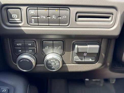 Used 2021 GMC Yukon SLT w/ SLT Luxury Plus Package AWD/4WD image 37