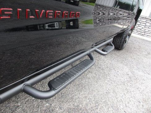 Used 2017 Chevrolet Silverado 1500 LT w/ Redline Edition AWD/4WD image 10