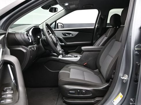 Used 2025 Chevrolet Blazer LT FWD image 17