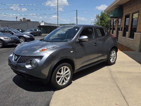 Used 2013 Nissan Juke SV image 2