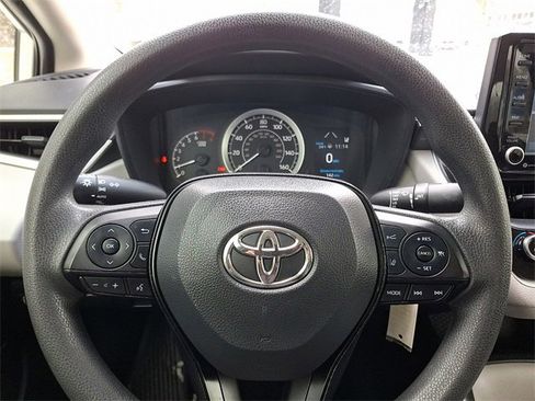 Used 2022 Toyota Corolla LE image 18