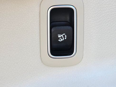 Used 2020 Mercedes-Benz GLB 250 4MATIC image 38