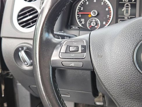 Used 2018 Volkswagen Tiguan Limited w/ Premium Package image 19