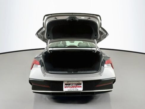 Used 2025 Hyundai Elantra SEL FWD image 36