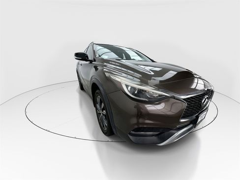 Used 2017 INFINITI QX30 Premium w/ Navigation Package image 2