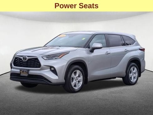 Used 2024 Toyota Highlander LE AWD/4WD image 9