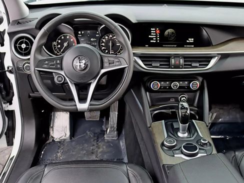 Used 2018 Alfa Romeo Stelvio Ti AWD/4WD image 6