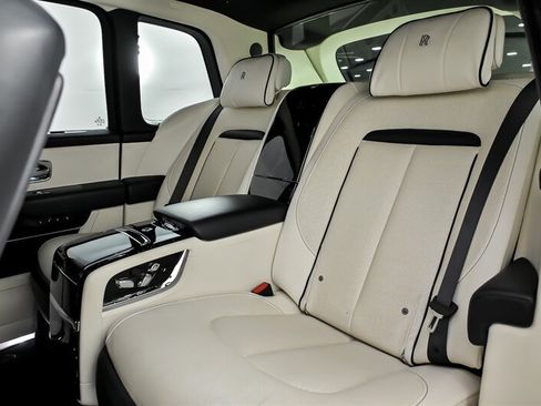 Used 2021 Rolls-Royce Cullinan AWD/4WD image 24