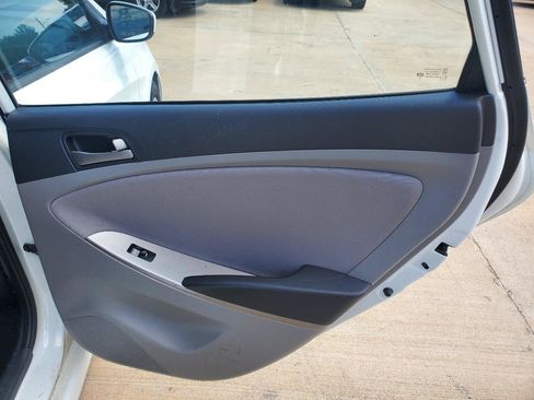 Used 2016 Hyundai Accent SE FWD image 7