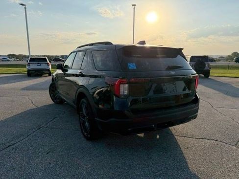 Used 2025 Ford Explorer ST-Line w/ ST-Line Street Pack AWD/4WD image 12