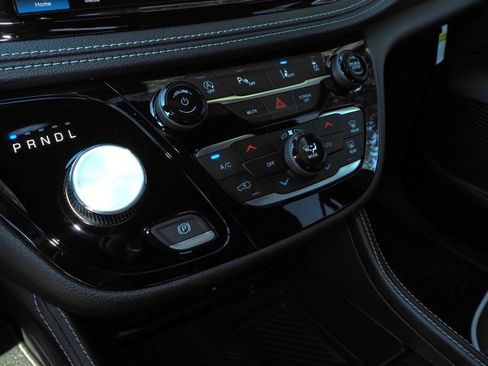 New 2026 Chrysler Pacifica Limited w/ Uconnect Theater Family Group image 26