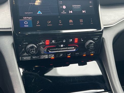 Used 2024 Jeep Grand Cherokee L Limited w/ Luxury Tech Group II image 25