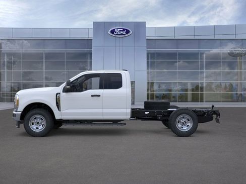 New 2025 Ford F350 XL w/ XL Chrome Package image 3