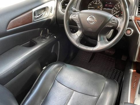 Used 2017 Nissan Pathfinder Platinum w/ Cargo Package image 23