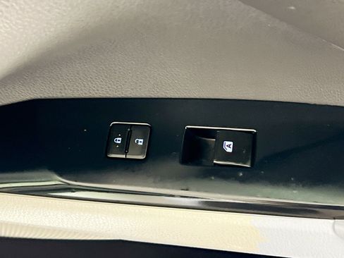 Used 2018 Toyota Camry SE FWD image 31