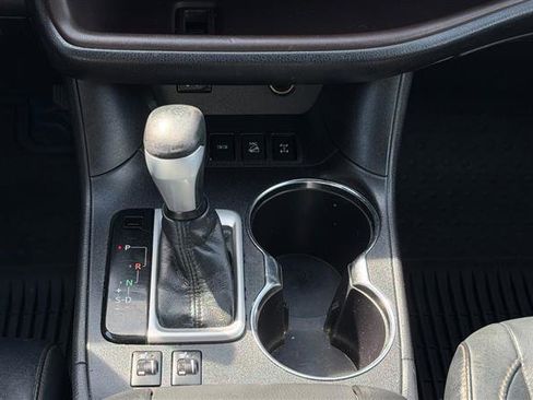 Used 2015 Toyota Highlander XLE AWD/4WD image 29