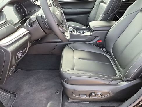 New 2026 Jeep Grand Cherokee L Limited RWD image 33