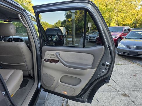 Used 2006 Toyota Sequoia SR5 image 25
