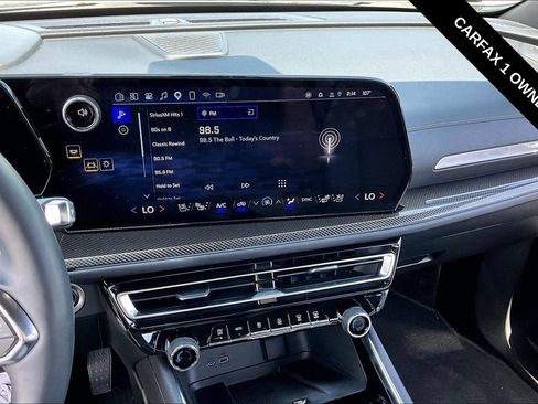 Used 2025 Chevrolet Traverse High Country FWD image 16
