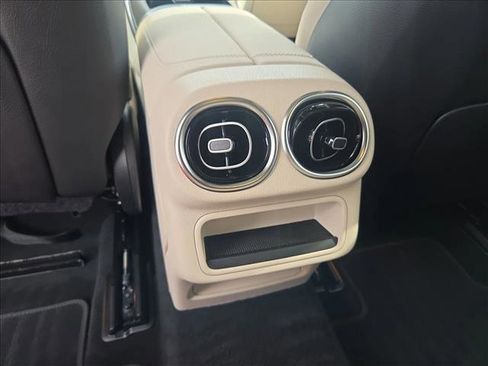 Used 2025 Mercedes-Benz GLC 300 4MATIC image 16