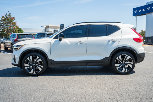Certified 2024 Volvo XC40 B5 Plus w/ Climate Package AWD/4WD image 4