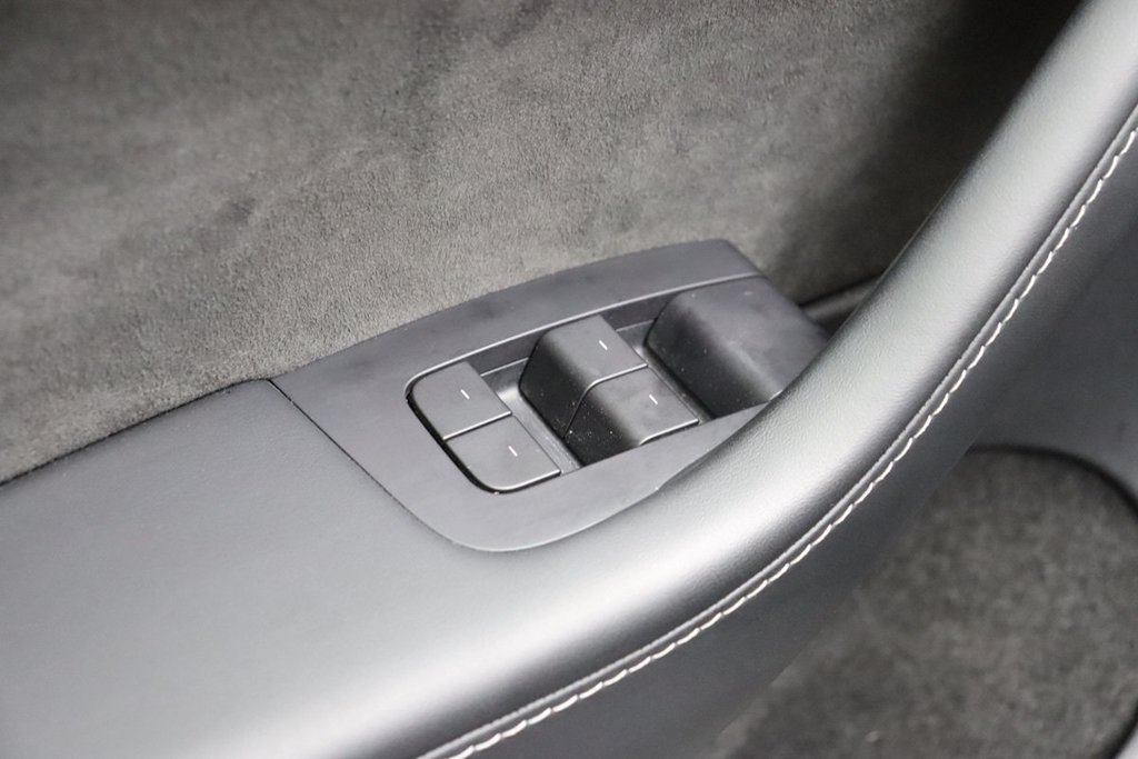 Used 2023 Tesla Model Y Performance AWD/4WD image 36