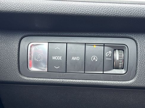 Used 2024 Chevrolet Traverse LT AWD/4WD image 11