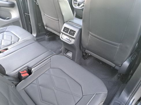 Certified 2024 Volkswagen Atlas SE image 11