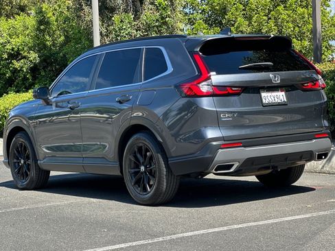 Used 2025 Honda CR-V Sport image 3