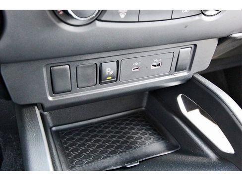 Certified 2024 Nissan Frontier SV w/ Technology Package image 23