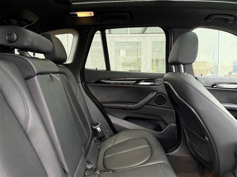 Used 2018 BMW X1 sDrive28i w/ Convenience Package image 9