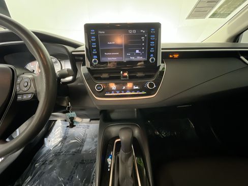 Used 2020 Toyota Corolla LE FWD image 25