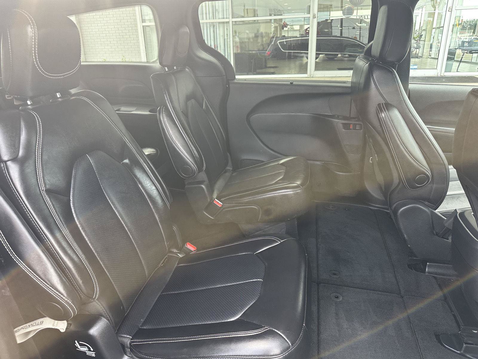 Used 2025 Chrysler Pacifica Select FWD image 27