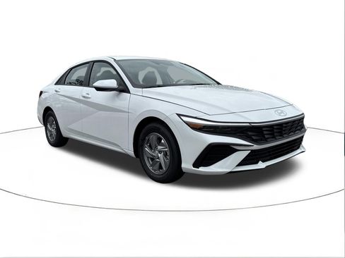 New 2026 Hyundai Elantra SE FWD image 1