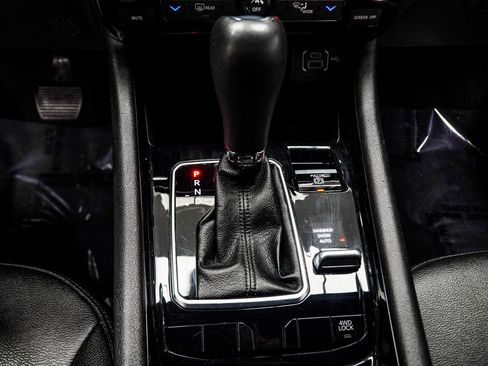 Used 2024 Jeep Compass Limited image 17