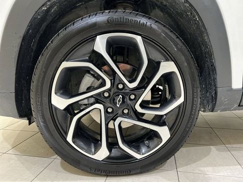 Used 2025 Chevrolet Trax RS FWD image 28