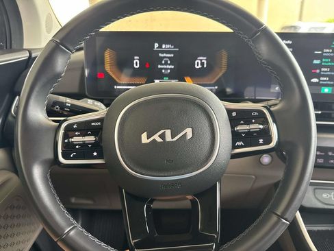 Used 2026 Kia Carnival FWD image 21