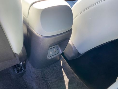 Used 2025 Hyundai Elantra Limited image 24