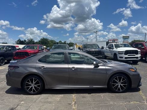 Used 2023 Toyota Camry SE FWD image 2