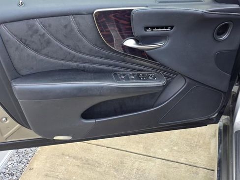 Used 2018 Lexus LS 500 w/ Interior Upgrade Package image 34