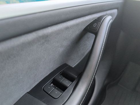 Used 2023 Tesla Model Y AWD image 4